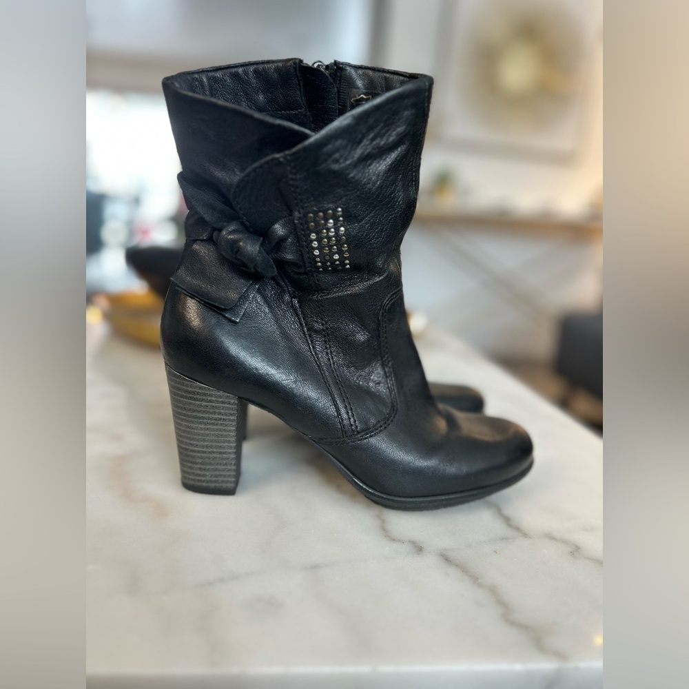 Mjus Real Leather High Heels Boots with Bow Accents - Size 40